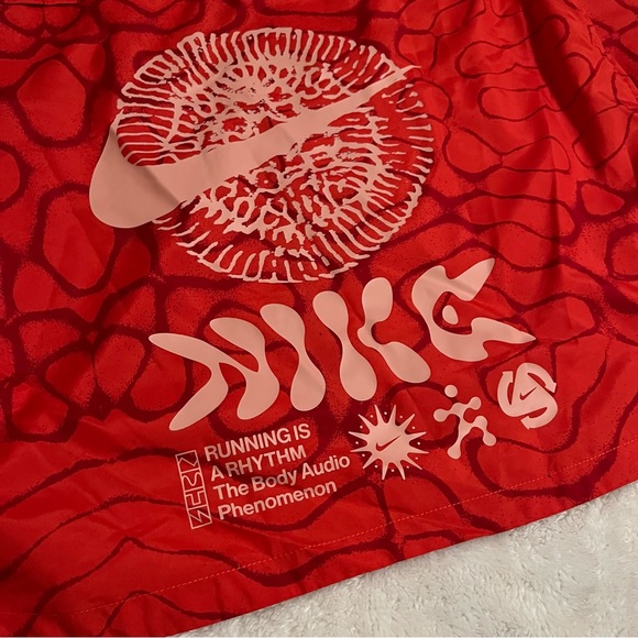 Nike Running Full Zip Red Wild Run Windbreaker Hooded Jacket - Picture 3 of 7